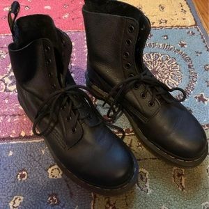 Dr Martens boots (rainbow stitching) Size US L 8